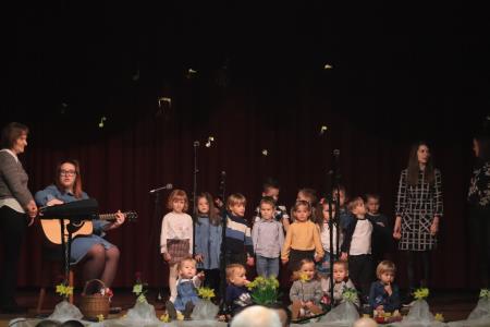 Proslava ob materinskem dnevu v Šalovcih 10